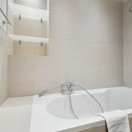 Apartment Bnbnook - Stylish 1br - Heart Of Golden Triangle *