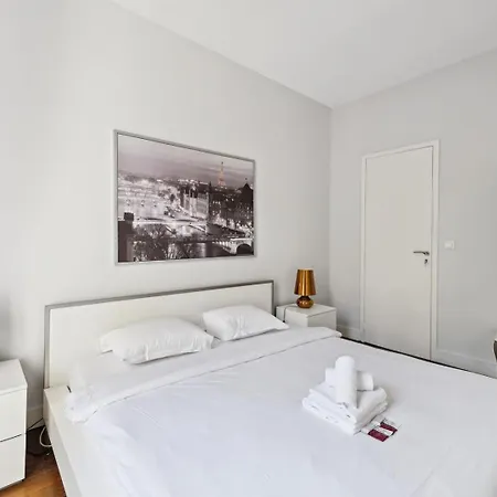Bnbnook - Stylish 1br - Heart Of Golden Triangle Apartment *
